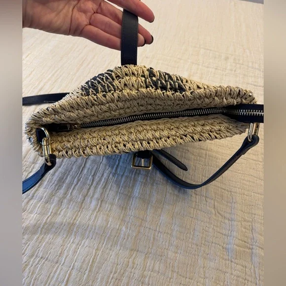 Nearly new! Vineyard Vines Navy Gingham 2 Way Bag - Picture 8 of 15